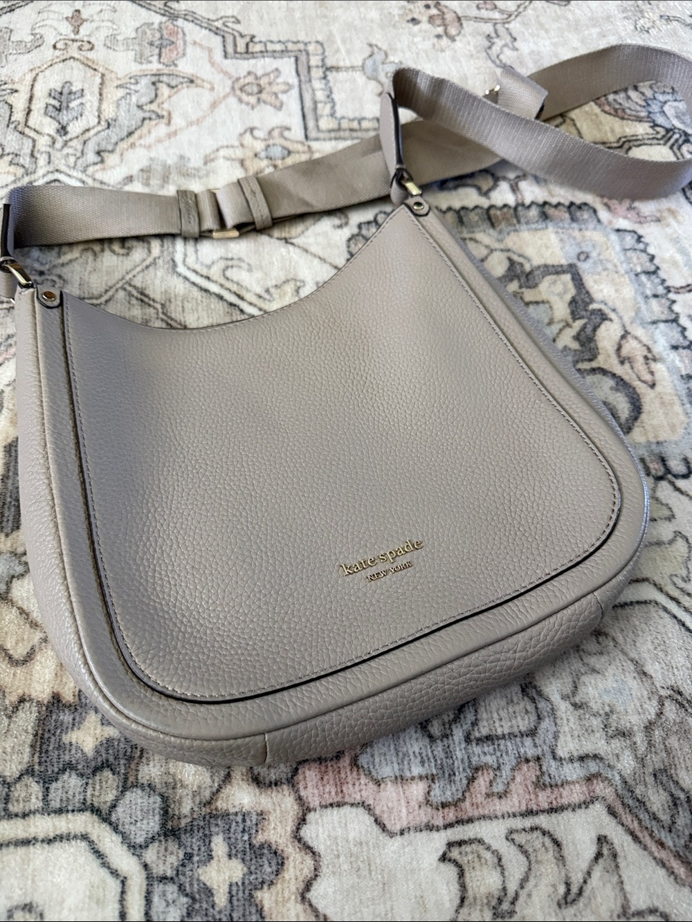 kate spade Pebbled Leather Crossbody/Shoulder Bag in Taupe Gray with Gold